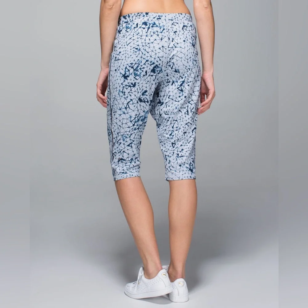 Lululemon Retreat Yogi Crop Star Crushed Silver Fox Deep Navy size 8 - Picture 2 of 12